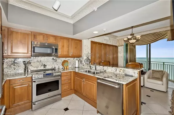 Marco Island, FL 34145,980 Cape Marco DR #1405