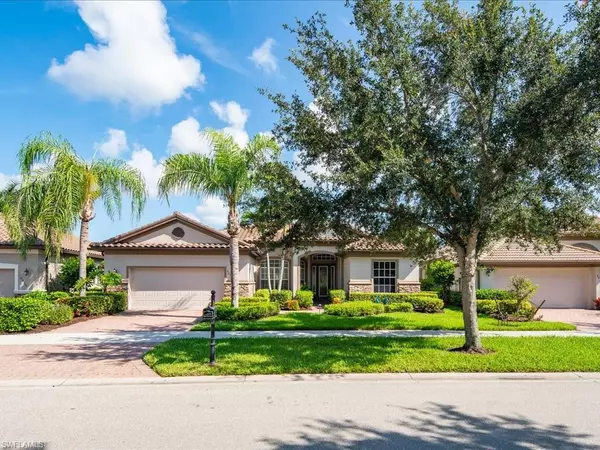 8824 Mustang Island CIR, Naples, FL 34113