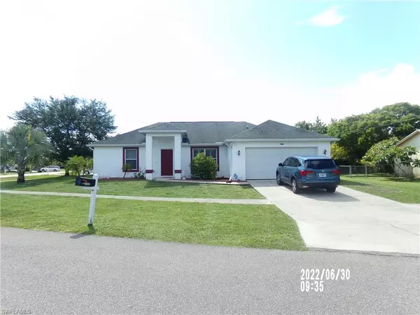 1082 Ridgeway DR, North Fort Myers, FL 33903