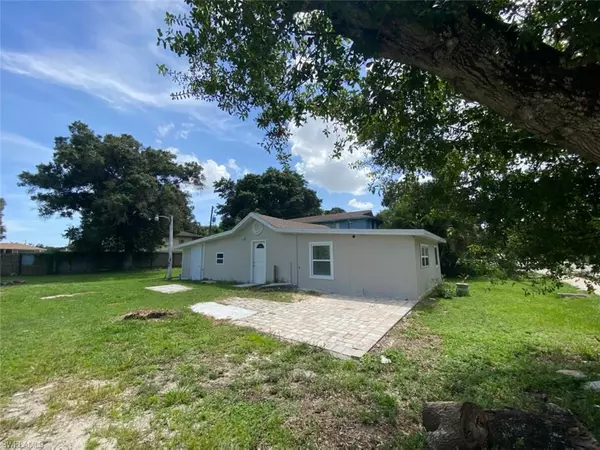 North Fort Myers, FL 33903,449 Ellis ST