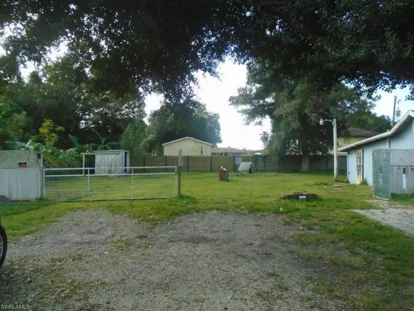 North Fort Myers, FL 33903,449 Ellis ST