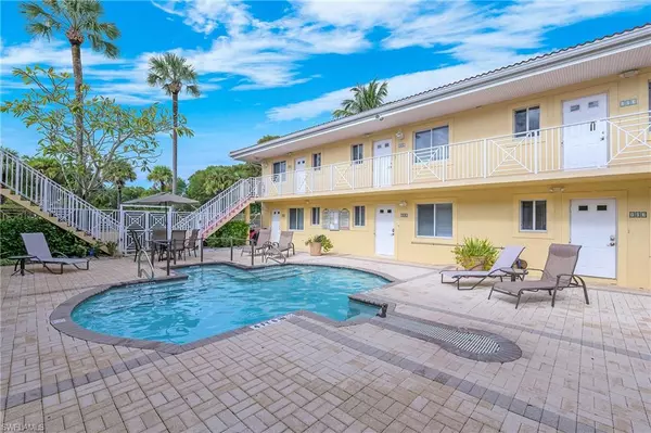 480 5th ST S #104, Naples, FL 34102