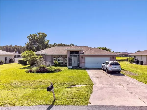 870 Rue Labeau CIR, Fort Myers, FL 33913