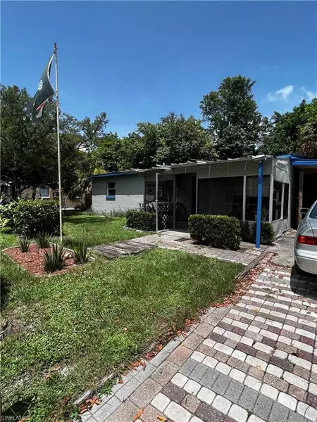 934 Orange Blossom LN, North Fort Myers, FL 33903