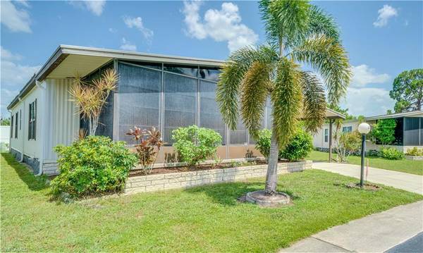 135 Lakeside CIR, North Fort Myers, FL 33903