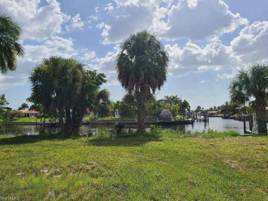 Cape Coral, FL 33904,3912 SE 18th PL