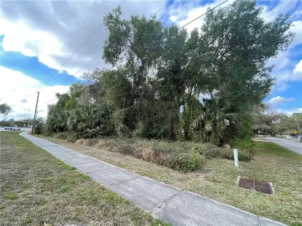 Labelle, FL 33935,525 Glades AVE