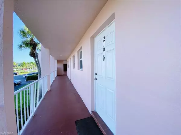 Naples, FL 34105,225 Turtle Lake CT #210