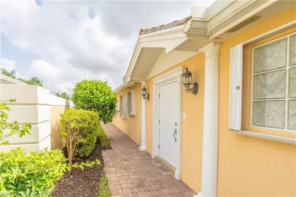 8383 Borboni CT, Naples, FL 34114