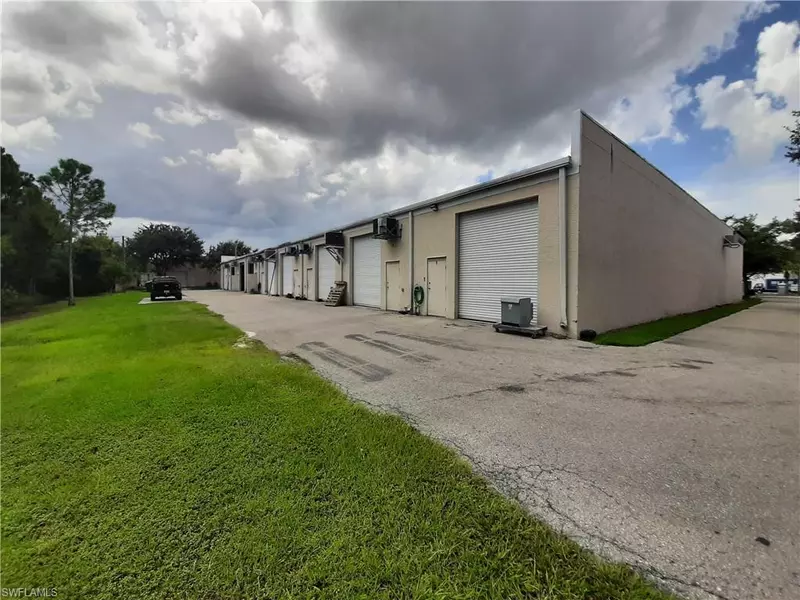 1076 Business LN #4, Naples, FL 34110