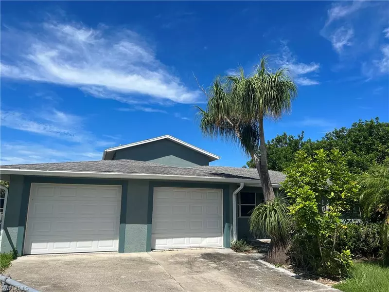 4635 Rockwood CIR, North Fort Myers, FL 33903