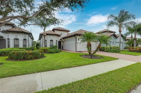 7872 Valencia CT, Naples, FL 34113