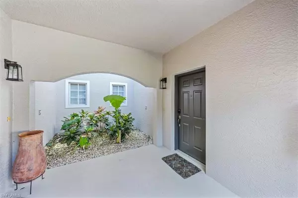 Naples, FL 34109,7131 Blue Juniper CT #202