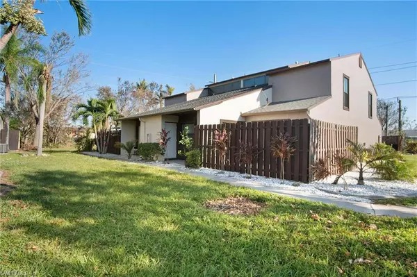 8813 Somerset BLVD, Fort Myers, FL 33919