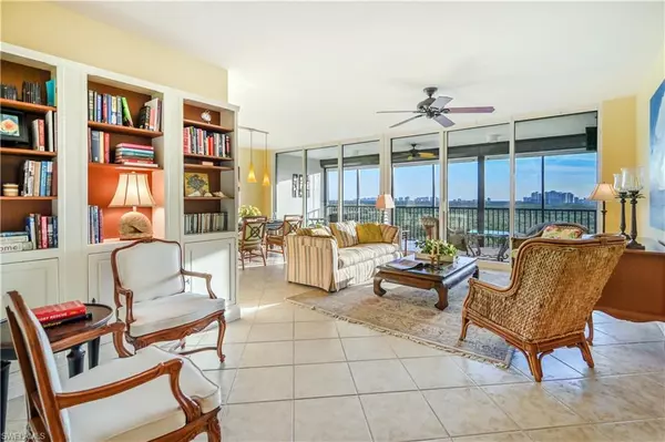 Naples, FL 34110,455 Cove Tower DR #903