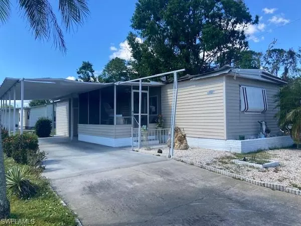 North Fort Myers, FL 33917,920 Rainbow LN