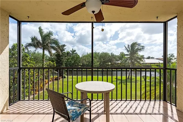 700 Valley Stream DR #200, Naples, FL 34113