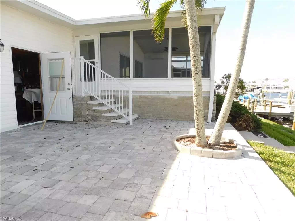 Fort Myers Beach, FL 33931,17670 Canal Cove CT