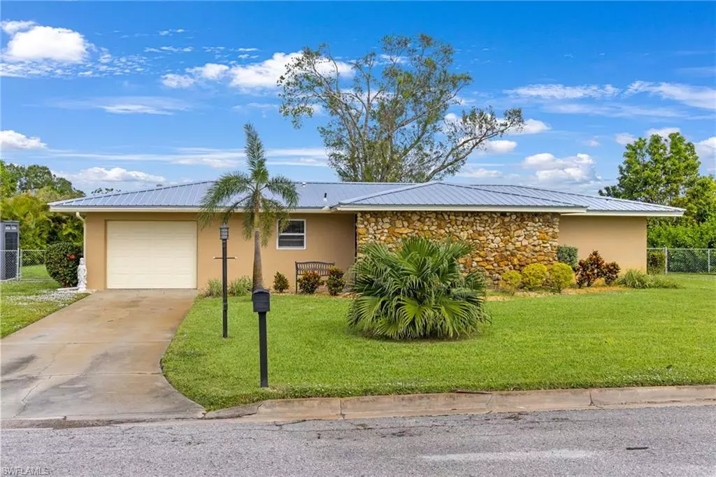 Lehigh Acres, FL 33936,813 Gardenside CT