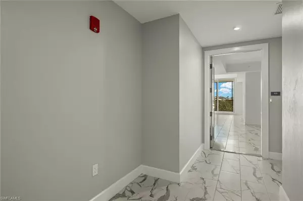 Fort Myers Beach, FL 33931,4142 Bay Beach LN #305