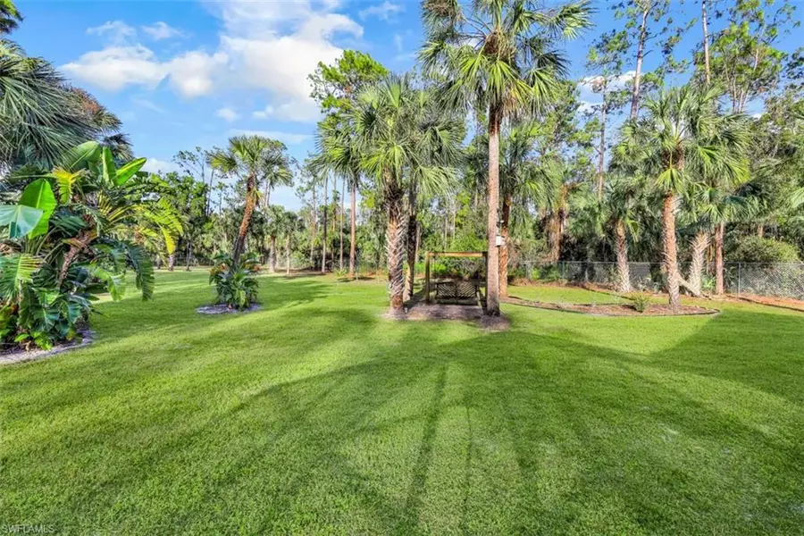 6087 Spanish Oaks LN, Naples, FL 34119