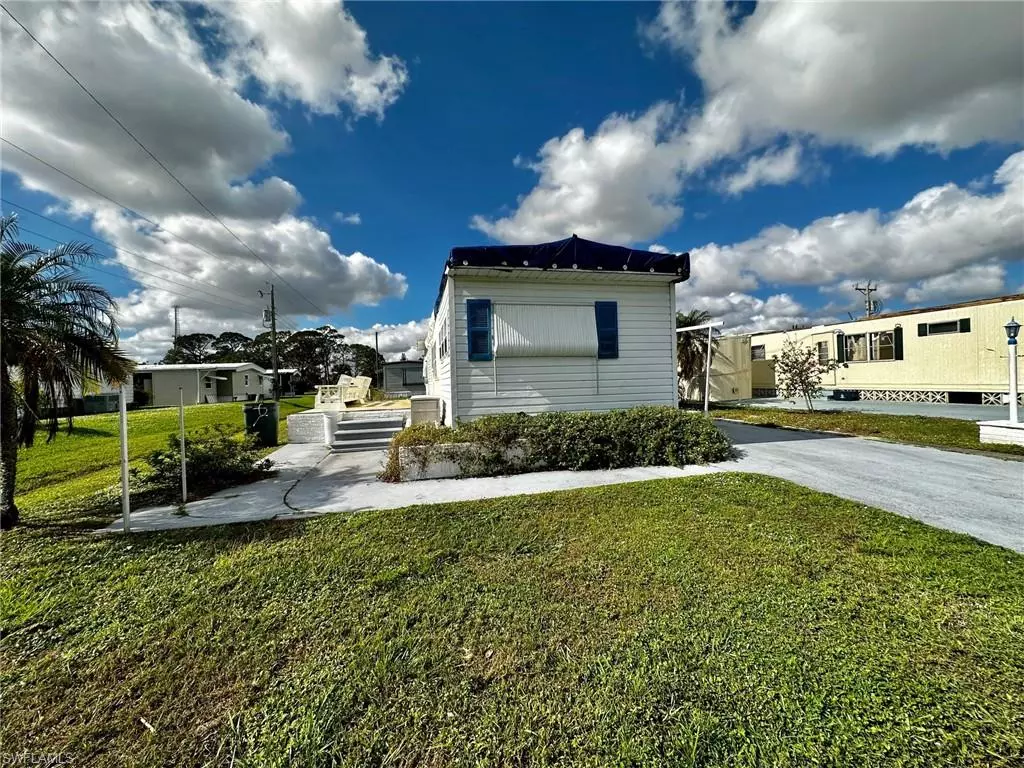 North Fort Myers, FL 33917,802 Homefolks ST