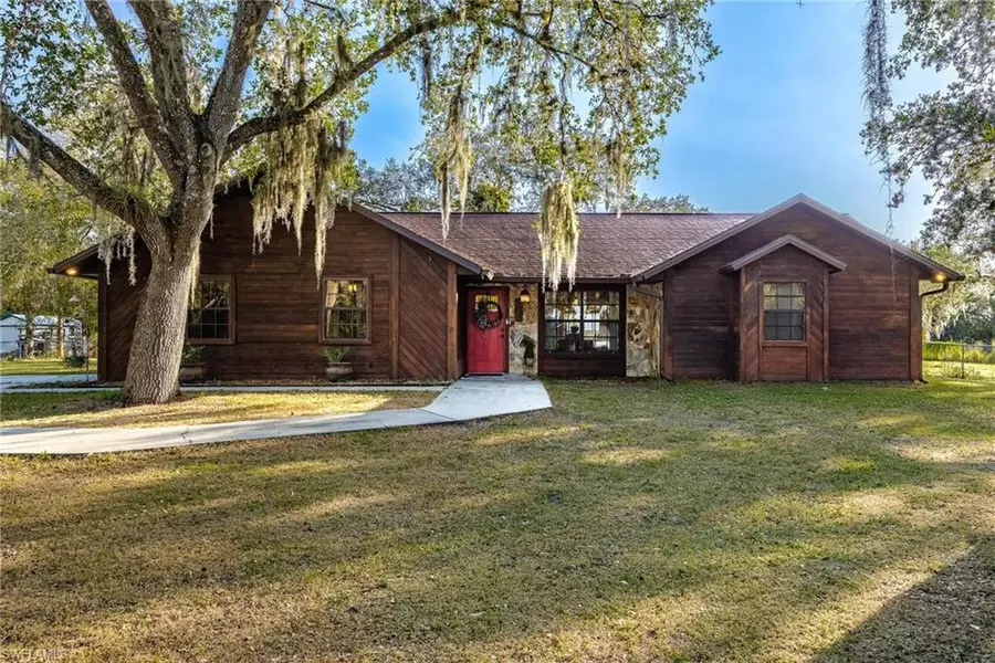 487 8th AVE, Labelle, FL 33935