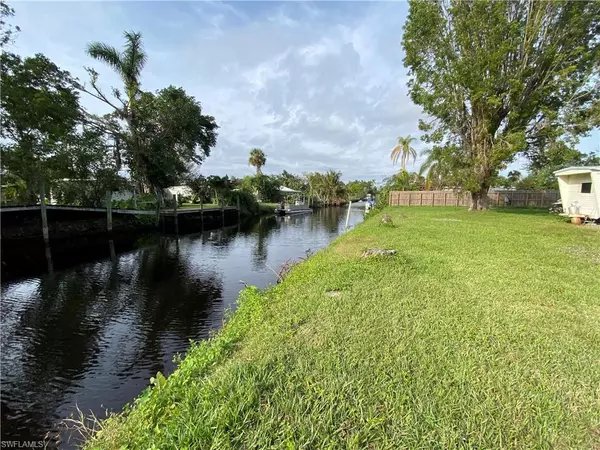 2267 Queen Anne DR, Fort Myers, FL 33905