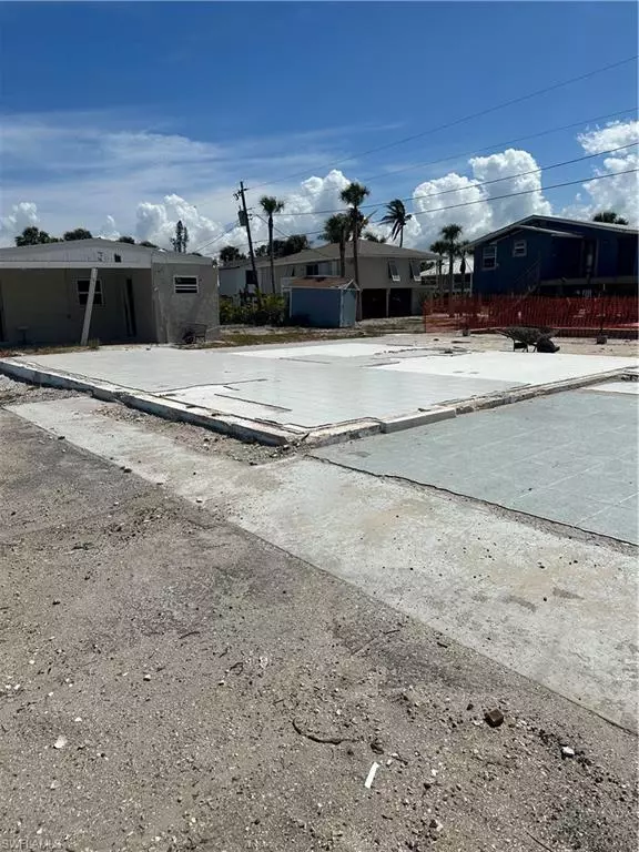 144 Hibiscus DR, Fort Myers Beach, FL 33931