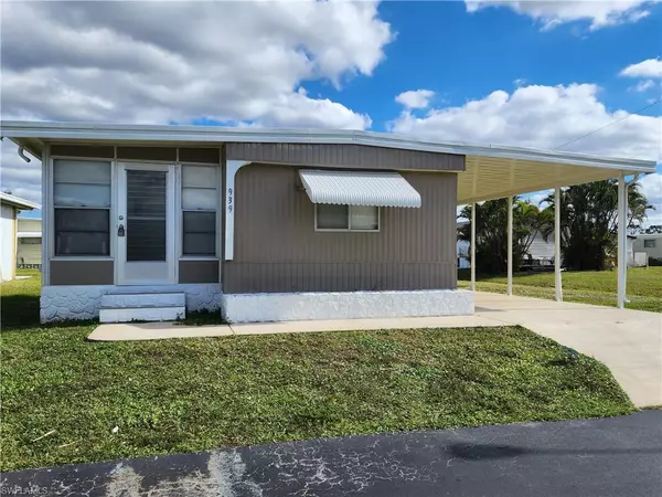 939 Days LN, North Fort Myers, FL 33917