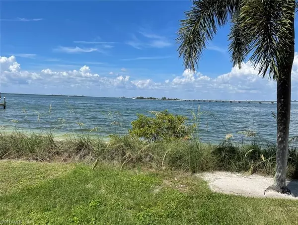 Sanibel, FL 33957,1028 Bayview DR