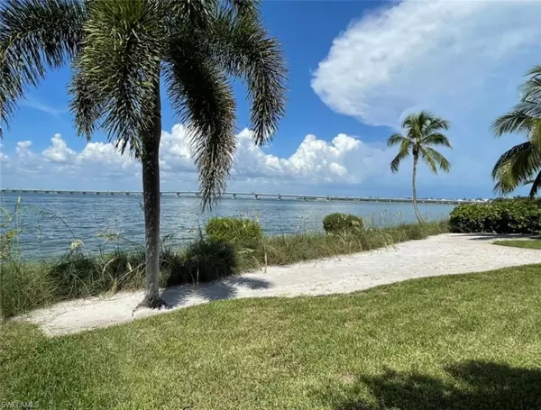 Sanibel, FL 33957,1028 Bayview DR