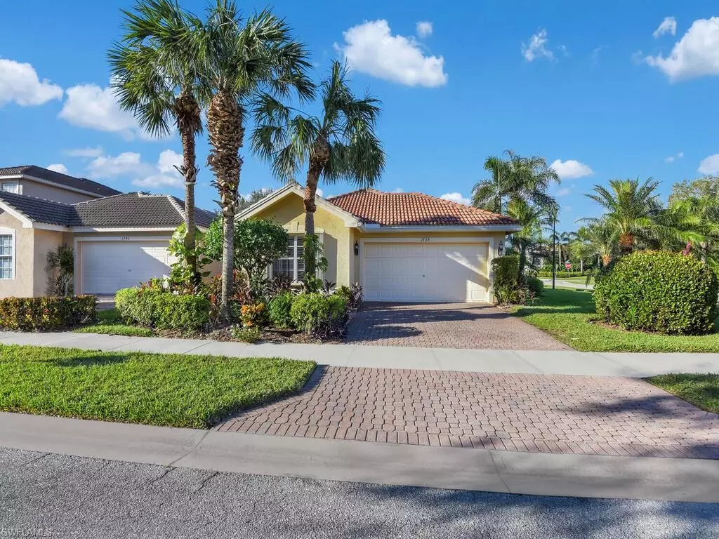 Naples, FL 34119,1739 Ribbon Fan LN