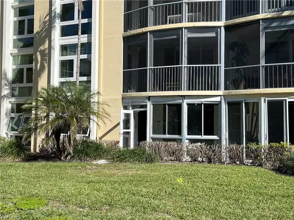 Naples, FL 34103,400 Park Shore DR #102