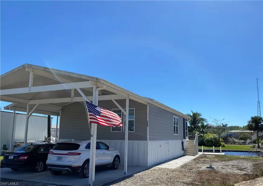 135 Flicker LN, Everglades City, FL 34139