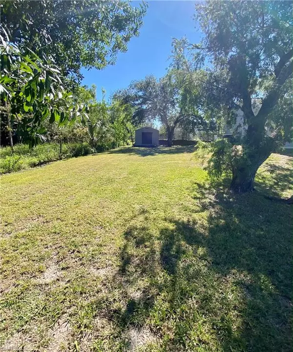 North Fort Myers, FL 33917,6802 Wolf Run LN