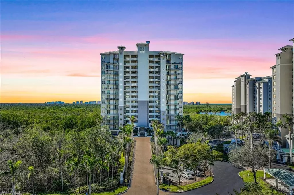 Naples, FL 34110,425 Cove Tower DR #301