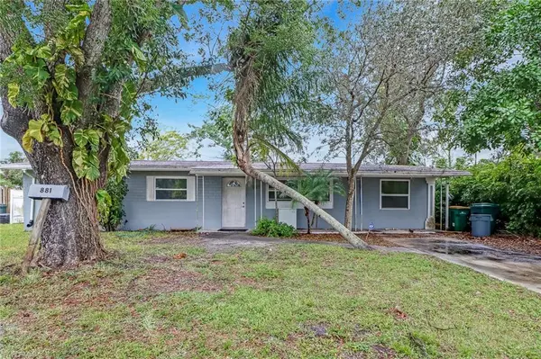 Naples, FL 34104,881 Coconut CIR W