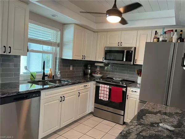 140 SE 2nd AVE, Cape Coral, FL 33990