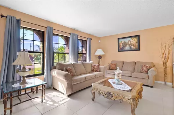 Cape Coral, FL 33990,423 SE 17th ST