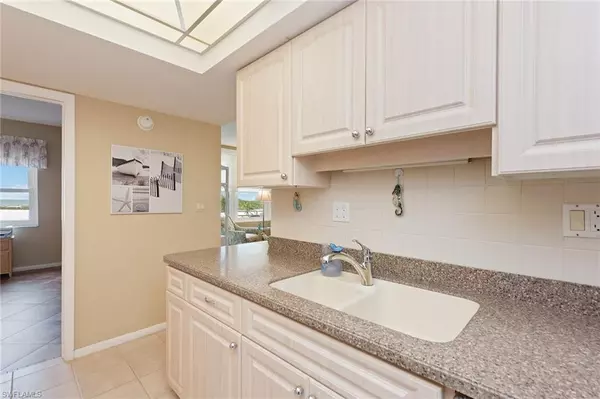 Marco Island, FL 34145,240 Seaview CT #402