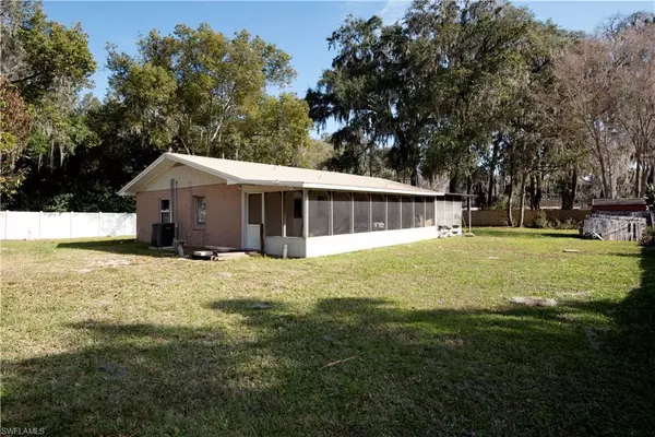 2954 N County road 470,  Lake Panasoffkee,  FL 33538