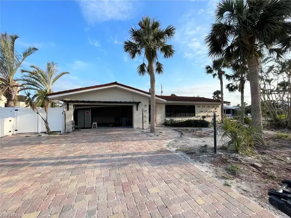 Fort Myers Beach, FL 33931,310 Madison CT