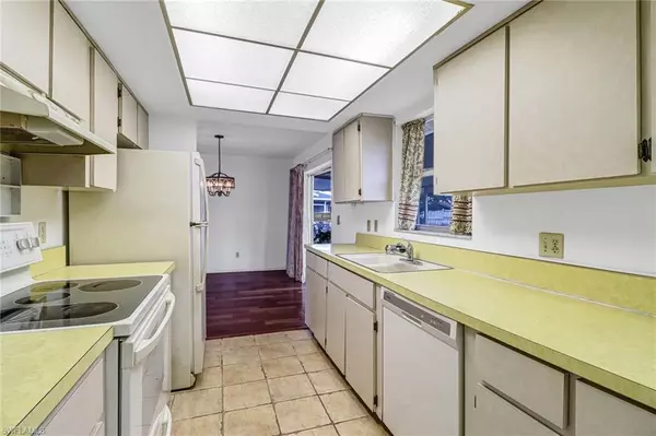 Cape Coral, FL 33990,1028 SE 18th PL