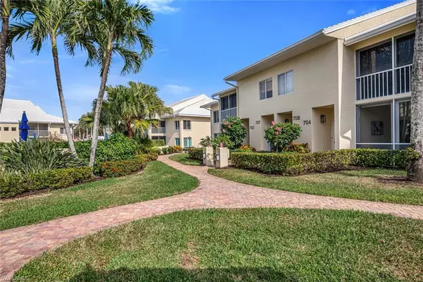 Naples, FL 34108,5805 Glencove DR #703