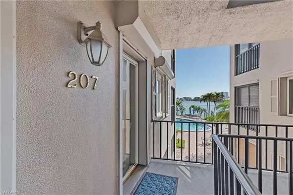 Naples, FL 34103,222 Harbour DR #207