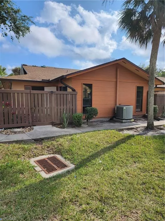 17316 Timber Oak LN, Fort Myers, FL 33908