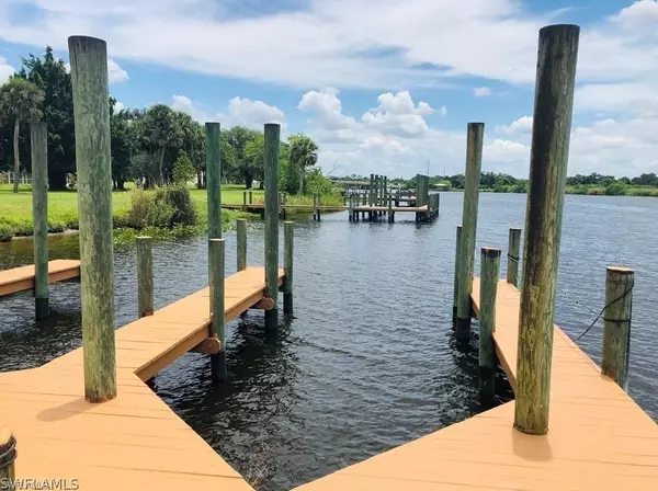21070 Captain Nelson CT, Alva, FL 33920