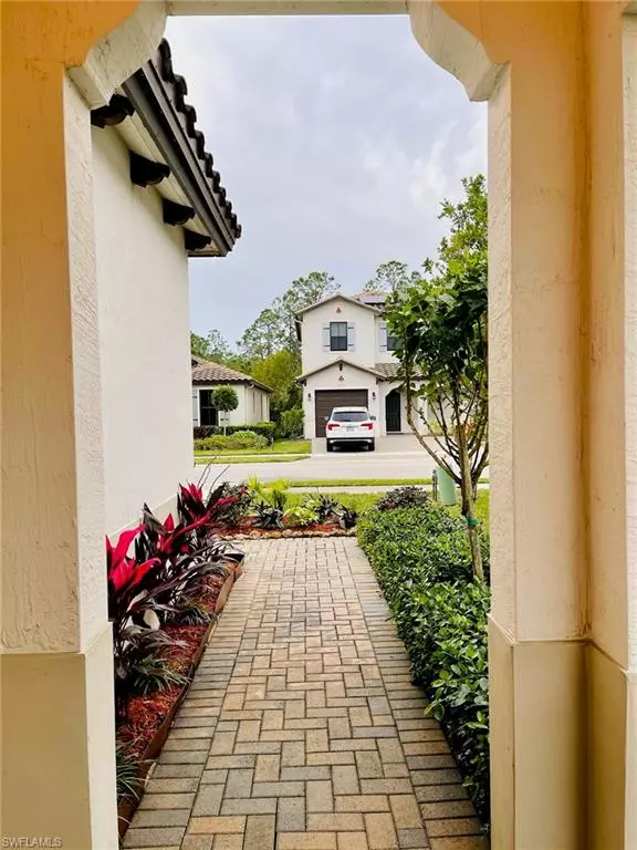 Naples, FL 34104,8748 Madrid CIR