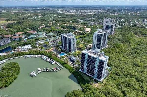 Naples, FL 34110,420 Cove Tower DR #303